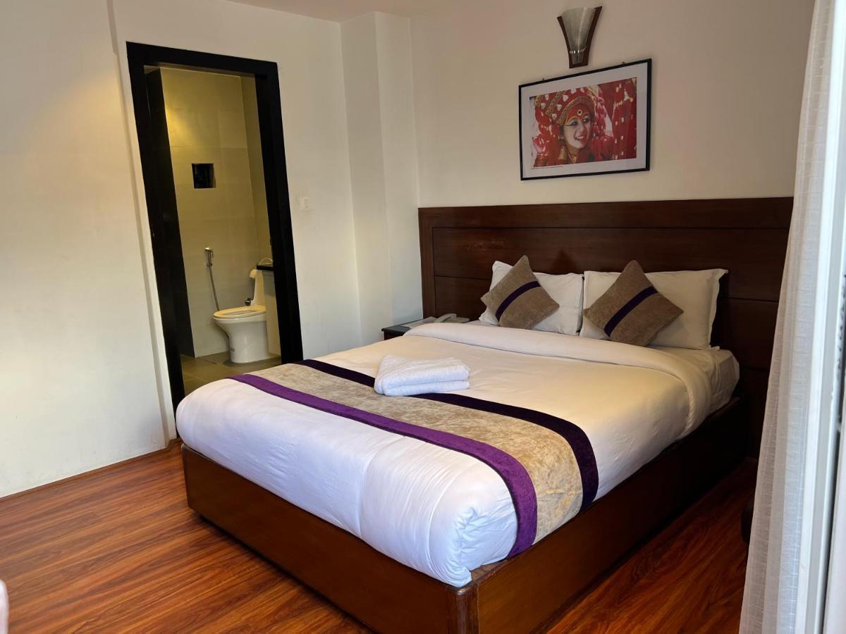 Hotel New Era Kathmandu Exteriör bild